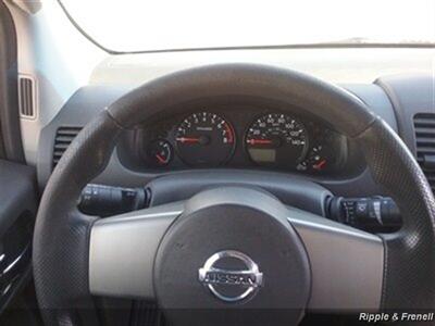 2009 Nissan Frontier XE   - Photo 12 - Davenport, IA 52802