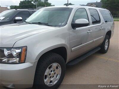 2008 Chevrolet Suburban LT 1500   - Photo 3 - Davenport, IA 52802