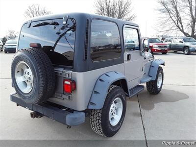 2000 Jeep Wrangler Sport 2dr Sport   - Photo 8 - Davenport, IA 52802