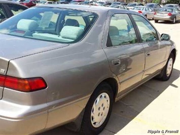 1997 Toyota Camry CE   - Photo 4 - Davenport, IA 52802