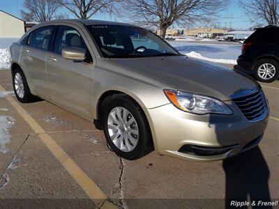 2011 Chrysler 200 Touring   - Photo 12 - Davenport, IA 52802