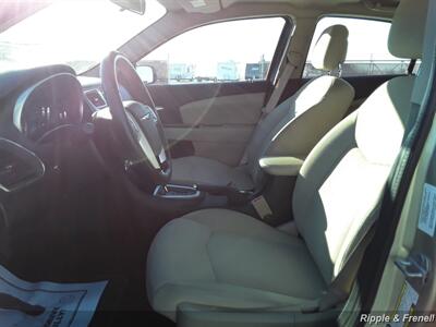 2011 Chrysler 200 Touring   - Photo 4 - Davenport, IA 52802