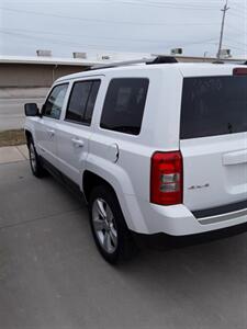 2011 Jeep Patriot Latitude X   - Photo 7 - Davenport, IA 52802