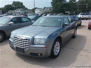 2006 Chrysler 300 Series Touring   - Photo 1 - Davenport, IA 52802