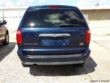 2005 Chrysler Town & Country LX   - Photo 4 - Davenport, IA 52802