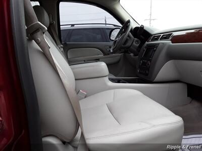 2010 GMC Yukon SLT 1500   - Photo 13 - Davenport, IA 52802