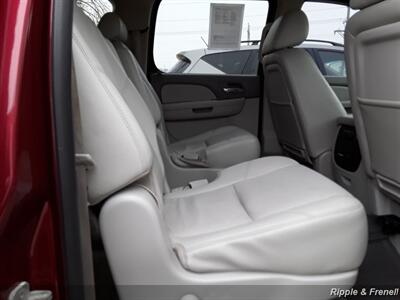 2010 GMC Yukon SLT 1500   - Photo 12 - Davenport, IA 52802