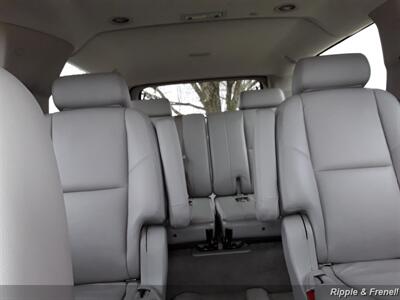 2010 GMC Yukon SLT 1500   - Photo 7 - Davenport, IA 52802