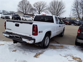 2006 Chevrolet Silverado 1500 Base 4dr Extended Cab   - Photo 7 - Davenport, IA 52802