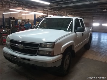 2006 Chevrolet Silverado 1500 Base 4dr Extended Cab   - Photo 1 - Davenport, IA 52802