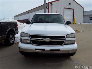 2006 Chevrolet Silverado 1500 Base 4dr Extended Cab   - Photo 3 - Davenport, IA 52802