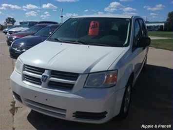 2008 Dodge Grand Caravan SE   - Photo 1 - Davenport, IA 52802