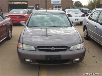 1998 Nissan Altima GLE   - Photo 1 - Davenport, IA 52802