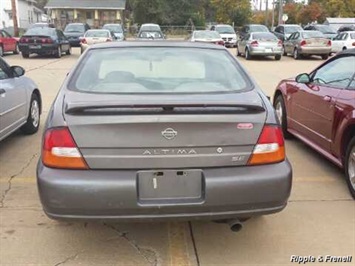 1998 Nissan Altima GLE   - Photo 4 - Davenport, IA 52802