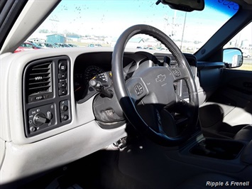 2003 Chevrolet Silverado 1500 LS 4dr Extended Cab LS   - Photo 11 - Davenport, IA 52802