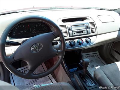 2002 Toyota Camry LE   - Photo 5 - Davenport, IA 52802