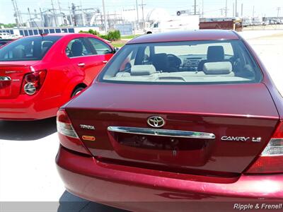 2002 Toyota Camry LE   - Photo 8 - Davenport, IA 52802