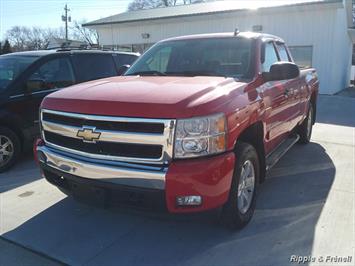 2007 Chevrolet Silverado 1500 Work Truck Work Truck 4dr Extended Cab   - Photo 1 - Davenport, IA 52802