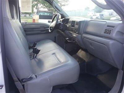 2004 Ford F-450 XL   - Photo 11 - Silvis, IL 61282