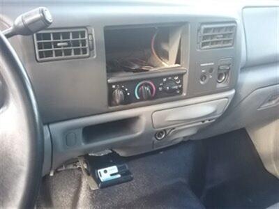 2004 Ford F-450 XL   - Photo 10 - Silvis, IL 61282