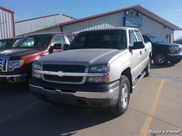 2005 Chevrolet Silverado 1500 LS 4dr Crew Cab LS   - Photo 1 - Davenport, IA 52802