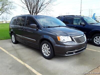 2016 Chrysler Town & Country Touring - Photo 15 - Davenport, IA 52802