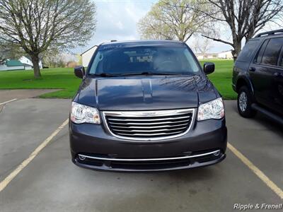 2016 Chrysler Town & Country Touring - Photo 1 - Davenport, IA 52802