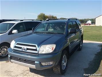 2004 Toyota 4Runner SR5   - Photo 1 - Davenport, IA 52802