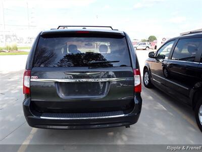 2011 Chrysler Town & Country Touring-L   - Photo 9 - Davenport, IA 52802