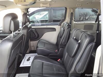 2011 Chrysler Town & Country Touring-L   - Photo 6 - Davenport, IA 52802