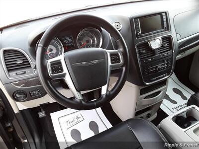 2011 Chrysler Town & Country Touring-L   - Photo 5 - Davenport, IA 52802