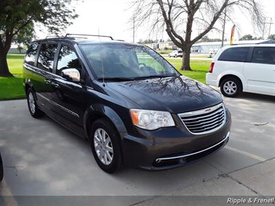 2011 Chrysler Town & Country Touring-L   - Photo 13 - Davenport, IA 52802