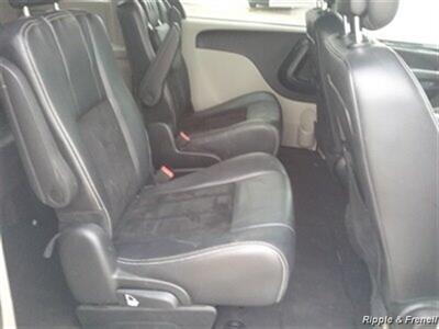 2017 Dodge Grand Caravan SXT - Photo 12 - Davenport, IA 52802