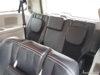 2017 Dodge Grand Caravan SXT - Photo 10 - Davenport, IA 52802