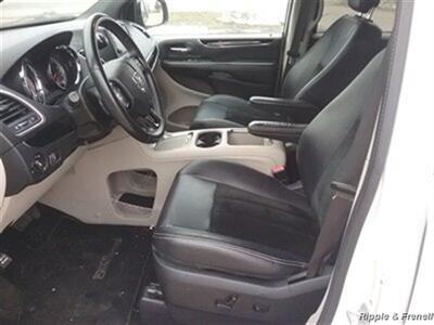 2017 Dodge Grand Caravan SXT - Photo 8 - Davenport, IA 52802
