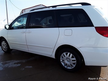 2006 Toyota Sienna CE 7 Passenger   - Photo 5 - Davenport, IA 52802