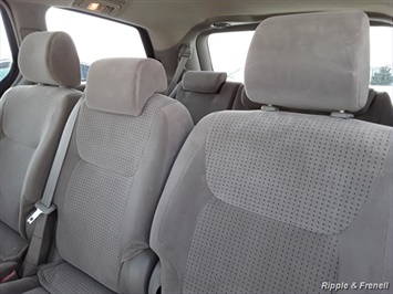 2006 Toyota Sienna CE 7 Passenger   - Photo 13 - Davenport, IA 52802