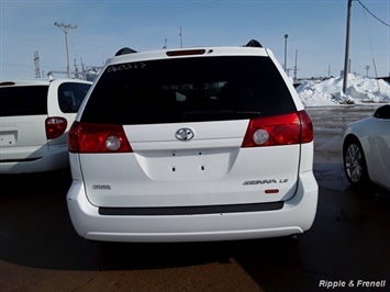 2006 Toyota Sienna CE 7 Passenger   - Photo 6 - Davenport, IA 52802