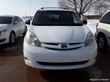 2006 Toyota Sienna CE 7 Passenger   - Photo 3 - Davenport, IA 52802