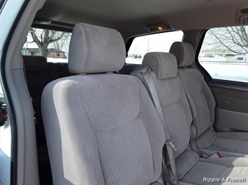 2006 Toyota Sienna CE 7 Passenger   - Photo 11 - Davenport, IA 52802