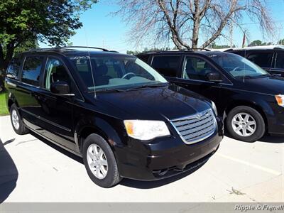 2010 Chrysler Town & Country Touring   - Photo 14 - Davenport, IA 52802