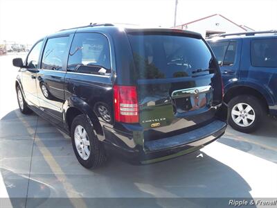 2010 Chrysler Town & Country Touring   - Photo 8 - Davenport, IA 52802