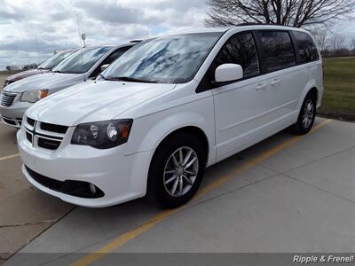 2014 Dodge Grand Caravan R/T   - Photo 3 - Davenport, IA 52802