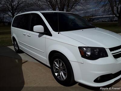 2014 Dodge Grand Caravan R/T   - Photo 14 - Davenport, IA 52802