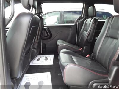 2014 Dodge Grand Caravan R/T   - Photo 7 - Davenport, IA 52802