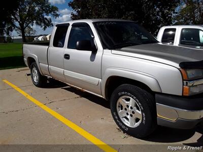 2005 Chevrolet Silverado 1500 Z71 4dr Extended Cab Z71   - Photo 11 - Davenport, IA 52802