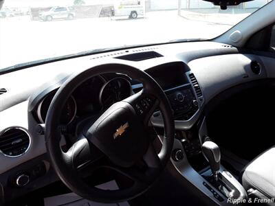 2012 Chevrolet Cruze LS   - Photo 4 - Davenport, IA 52802