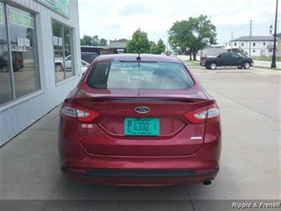 2013 Ford Fusion SE   - Photo 5 - Davenport, IA 52802