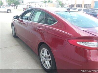 2013 Ford Fusion SE   - Photo 7 - Davenport, IA 52802