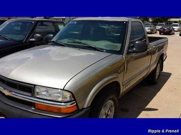 1998 Chevrolet S-10 LS   - Photo 1 - Davenport, IA 52802